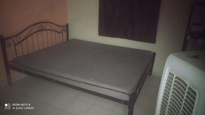 Queen size bed for Rent